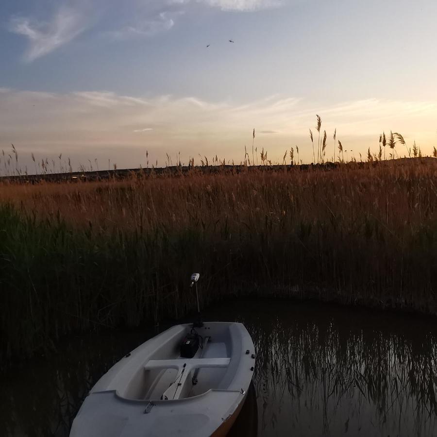 Pfahlbau Sunset I Toplage Elektroboot Inklusive Rust Eksteriør billede