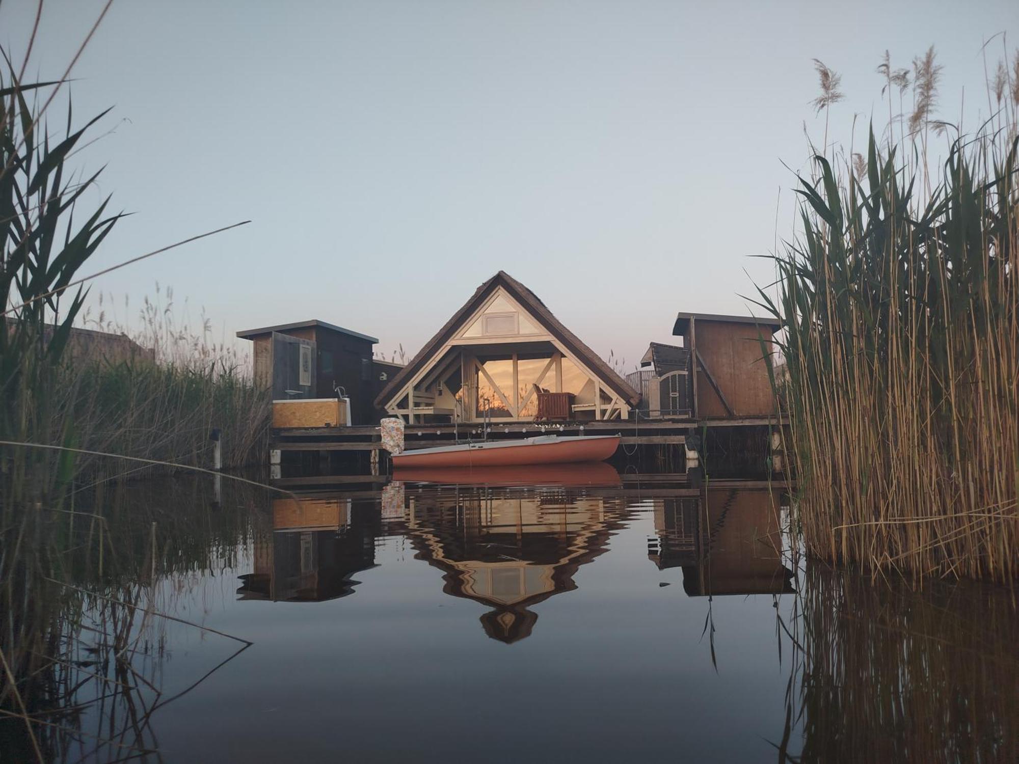 Pfahlbau Sunset I Toplage Elektroboot Inklusive Rust Eksteriør billede