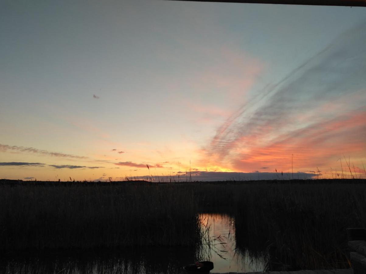 Pfahlbau Sunset I Toplage Elektroboot Inklusive Rust Eksteriør billede