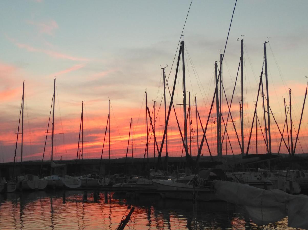 Pfahlbau Sunset I Toplage Elektroboot Inklusive Rust Eksteriør billede