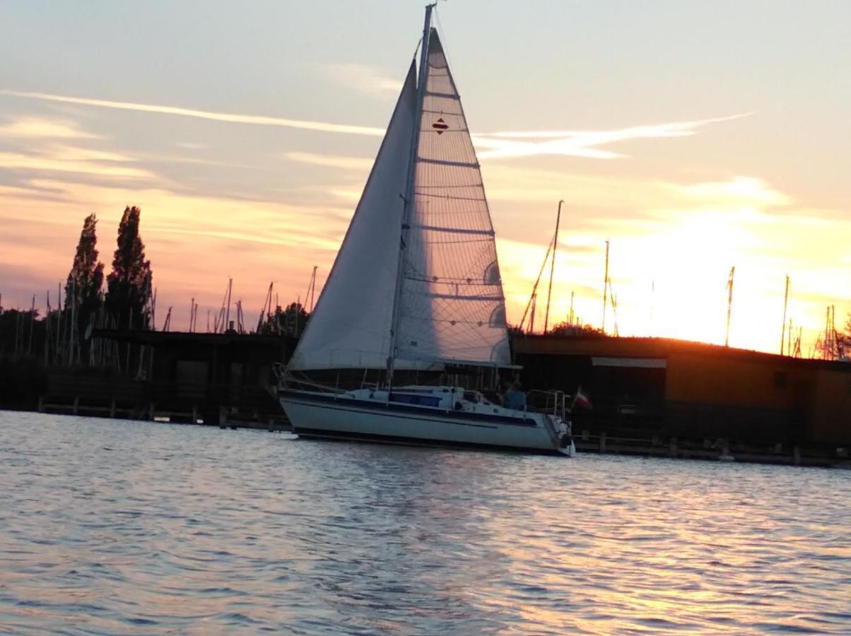 Pfahlbau Sunset I Toplage Elektroboot Inklusive Rust Eksteriør billede